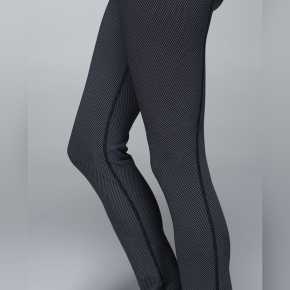 Lululemon Skinny Groove Leggings Pants Diamond Dot Black White Stretch Size  8 - Picture 3 of 15